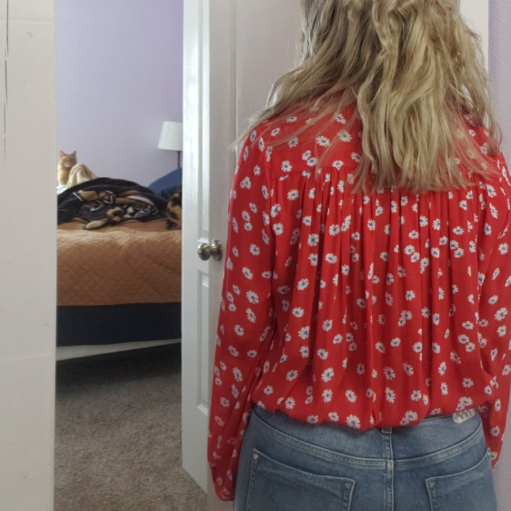 Beautiful blouse - Picture 3 of 5